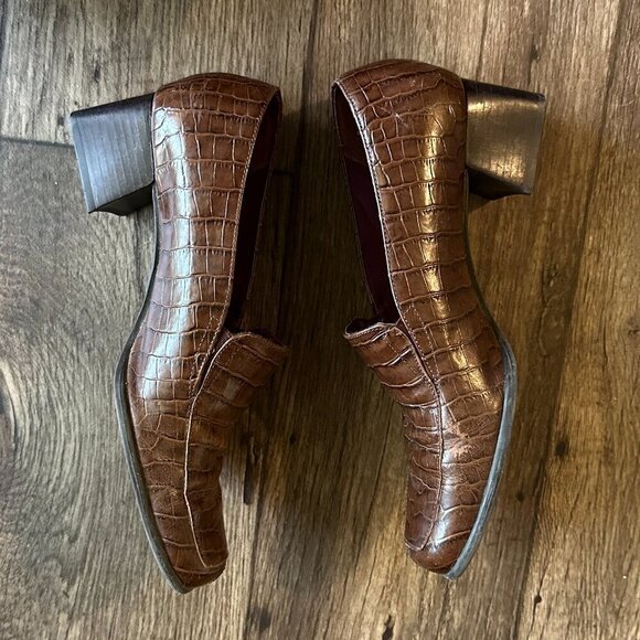 Brown leather crocodile embossed block heel with traction sole - Picture 10 of 16